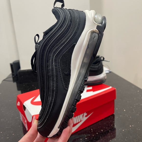 Nike shoes - Picture 3 of 9